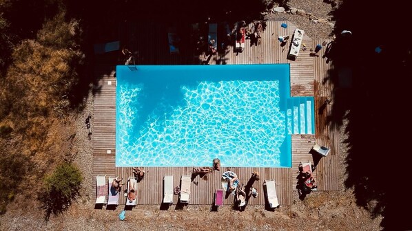 Außenpool, geöffnet von 09:00 Uhr bis 20:00 Uhr, Liegestühle