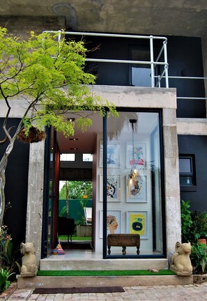 Front of property - The Bright House Villa (Oudtshoorn)