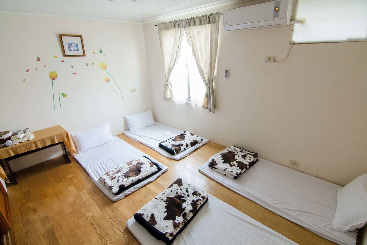 Family Quadruple Room | WiFi (free), bed sheets