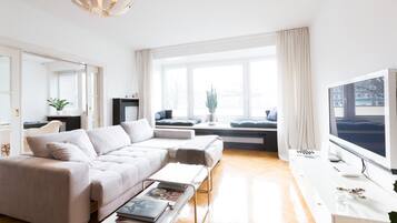 Apartment, 2 Bedrooms (City) | Living area