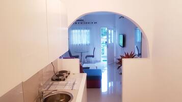 Premier Apartment, Multiple Beds, City View | Private kitchen