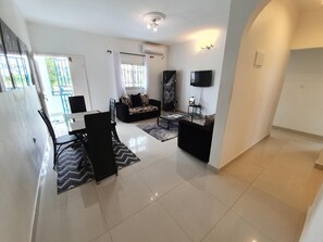 Flat-screen TV - Appartement Maképé B.M 2 (Douala)
