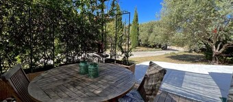 Apartment on wooded land 2 minutes from the beaches and the center