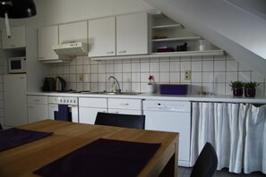 1 bedroom, Egyptian cotton sheets, premium bedding, down duvets - BizzleFlats Paal (Beringen)