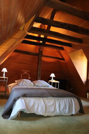 3 bedrooms, iron/ironing board, travel crib, free WiFi