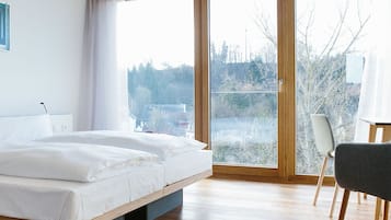 Allergikerbettwaren, Schreibtisch, schallisolierte Zimmer