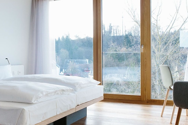 Hypoallergeen beddengoed, een bureau, geluiddichte muren, gratis wifi