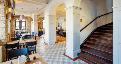 ALTES SPITAL Hotel Café Bar Restaurant