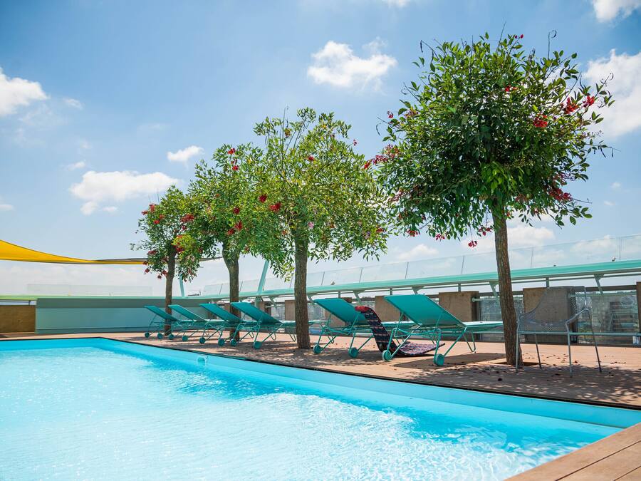 Seasonal outdoor pool