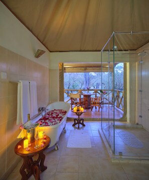 Honeymoon Room | Bathroom | Free toiletries, slippers, towels - Naserian Mara Camp (Maasai Mara)