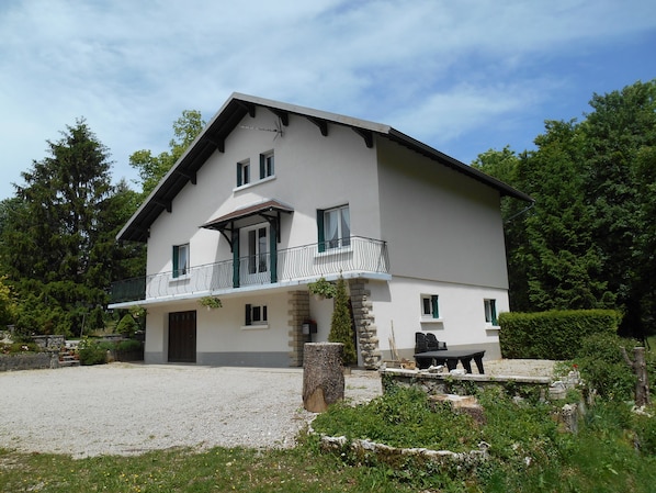 Exterior - Large-capacity gîte 1.5 km from the Hérisson waterfalls, (Bonlieu)