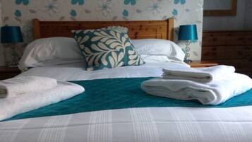Double Room, Private Bathroom | Iron/ironing board, cribs/infant beds, free WiFi, bed sheets