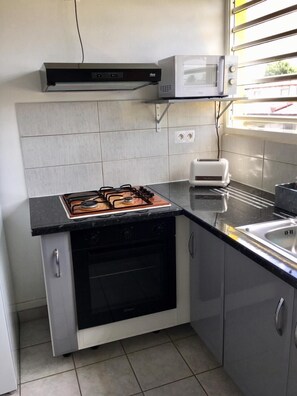 Refrigerador, microondas, parrilla de estufa y lavavajillas