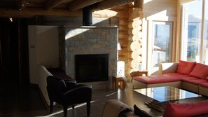 TV, peis og DVD-spiller