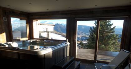 CHALET EN BOIS DE LUXE CENTRE VILLE PLEIN SUD VUE JACUZZI SAUNA BILLARD FIBRE