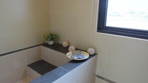 Superior Double Room | Bathroom - Slower Life B&B (Jiaoxi)