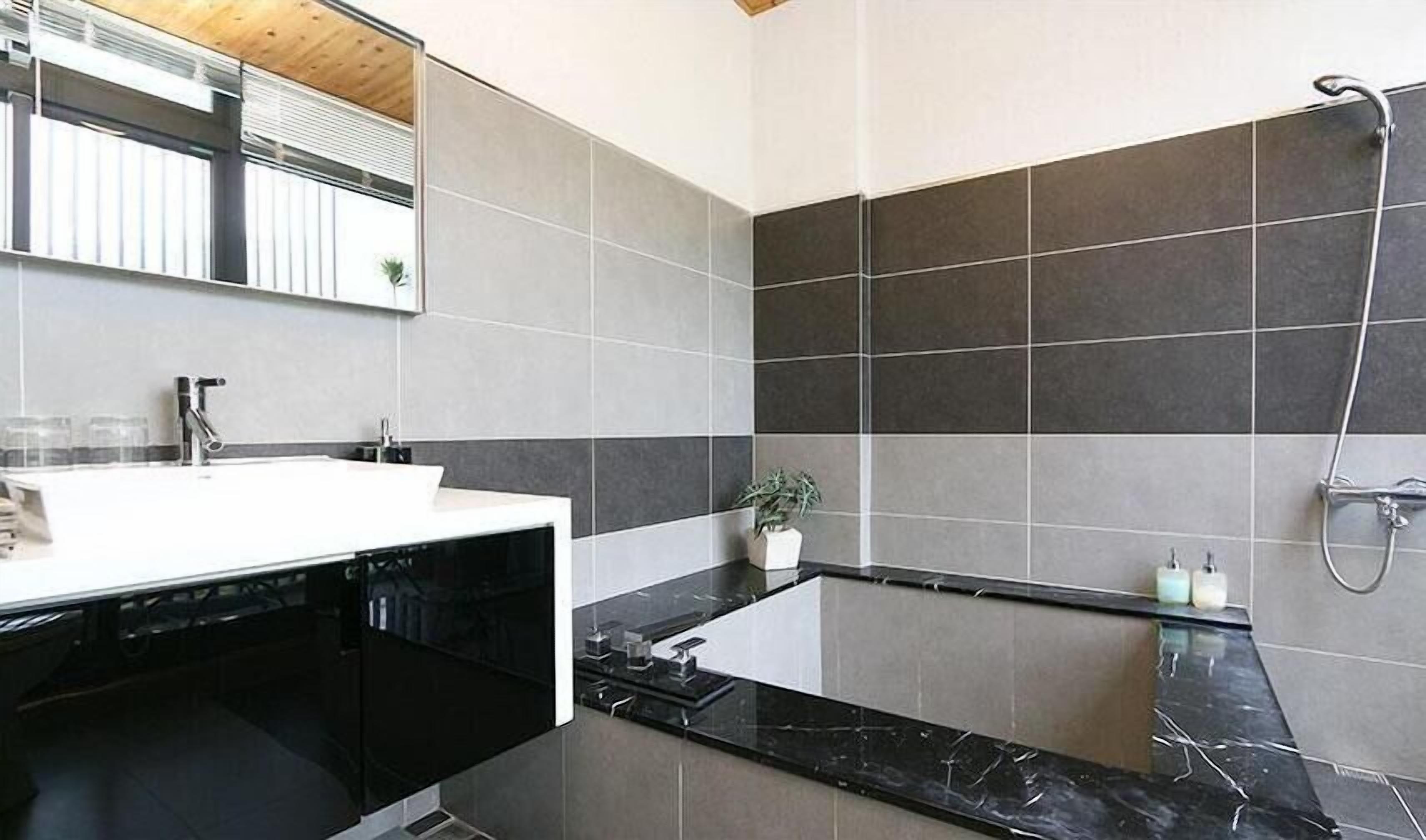 Chambre Double Deluxe | Douche de la salle de bain