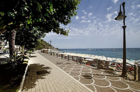 Una playa cerca