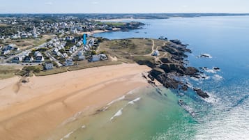 Plage à proximité, chaises longues
