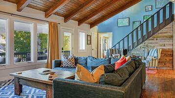 TV, table tennis, stereo