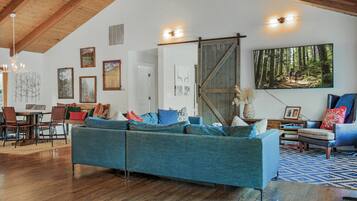 Televisión, mesa de ping pong, estéreo