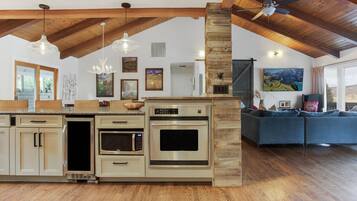 Refrigerador, microondas, horno, placa de cocina