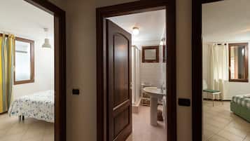 5 bedrooms, desk, iron/ironing board, free WiFi