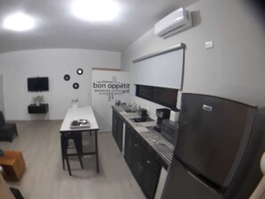 Microwave, coffee/tea maker, toaster, cookware/dishes/utensils - new department historic center (5) 200 meters from the Malecon (Zona Comercial)