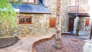 Mặt tiền nơi lưu trú