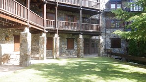 Courtyard - Vitivola Pleta del Tarter (El Tarter)