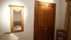 Family Apartment, 4 Bedrooms, Garden View | 4 bedrooms, iron/ironing board, free cribs/infant beds, free WiFi - Vitivola Pleta del Tarter (El Tarter)