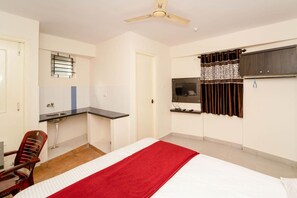 Desk, laptop workspace, iron/ironing board, free WiFi