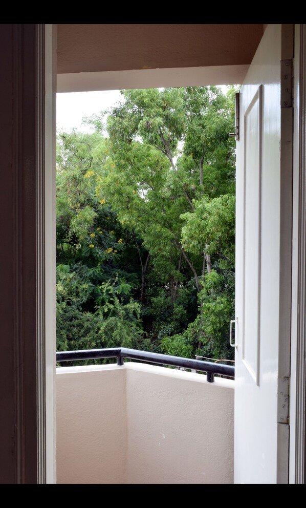 Bàn, khu vực làm việc phù hợp cho laptop, bàn ủi/dụng cụ ủi quần áo