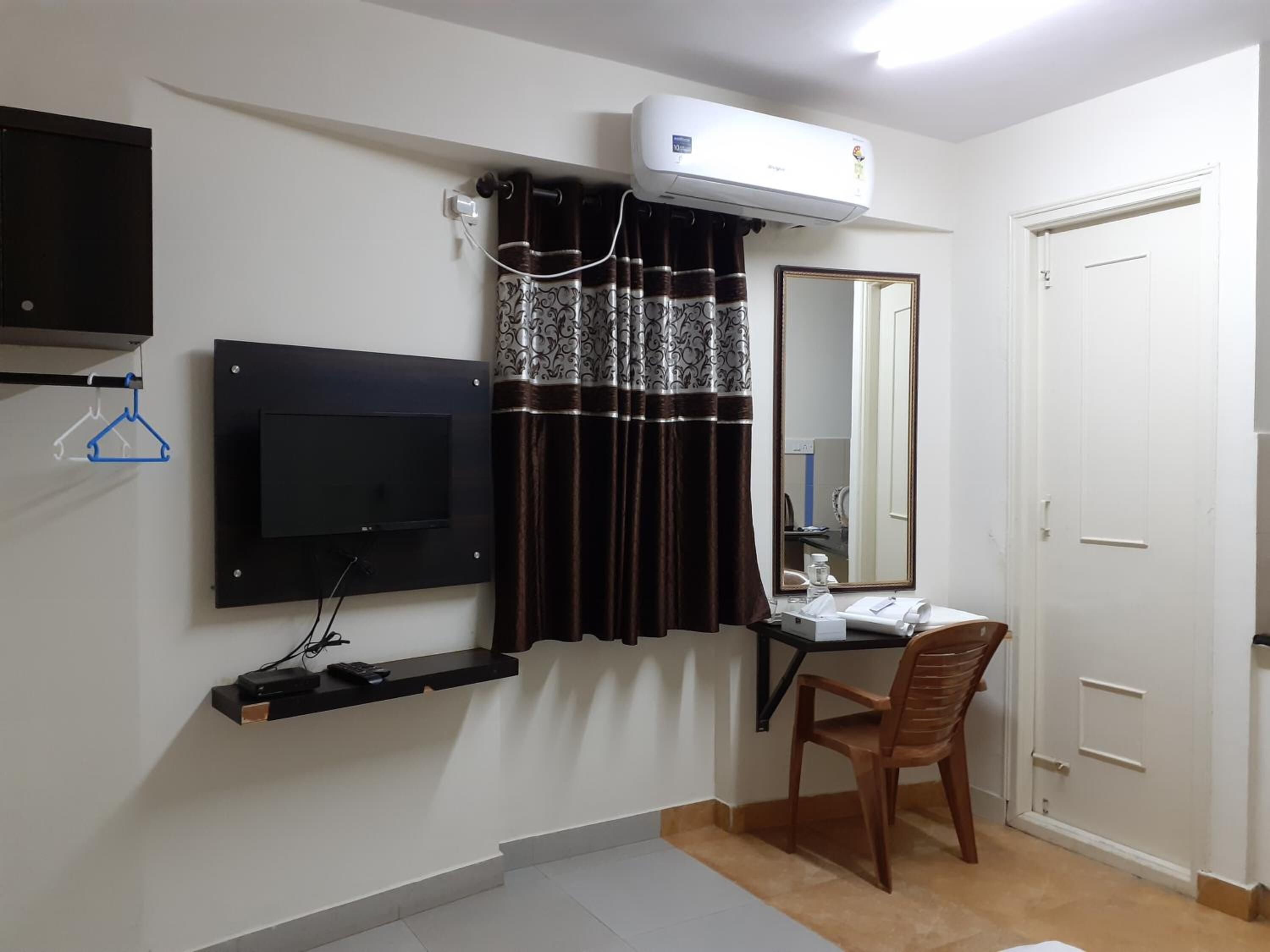 Desk, laptop workspace, iron/ironing board, free WiFi