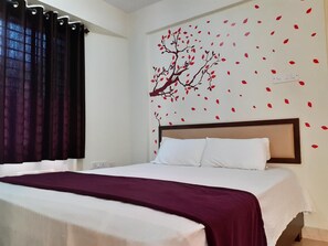 Bàn, khu vực làm việc phù hợp cho laptop, bàn ủi/dụng cụ ủi quần áo