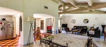 Luxurious tropezian villa on beauvallon golf course, 100 m from the beach