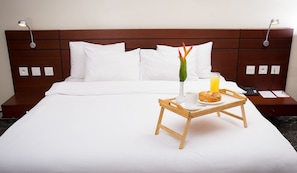 Minibar, in-room safe, desk, blackout curtains - Hôtel du Golfe (Lomé)
