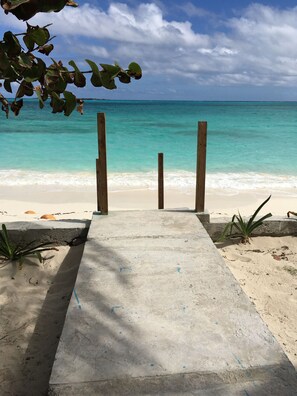 On the beach, sun loungers, beach towels - Perfect Beachfront Rental with Beautiful Views! (Steventon)