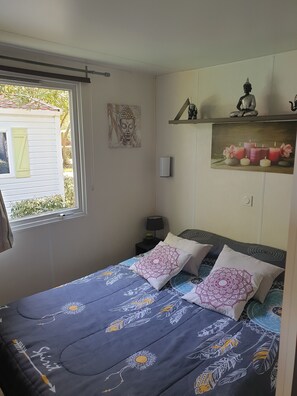 3 chambres, coffre-fort, fer et planche à repasser, lit de bébé portatif