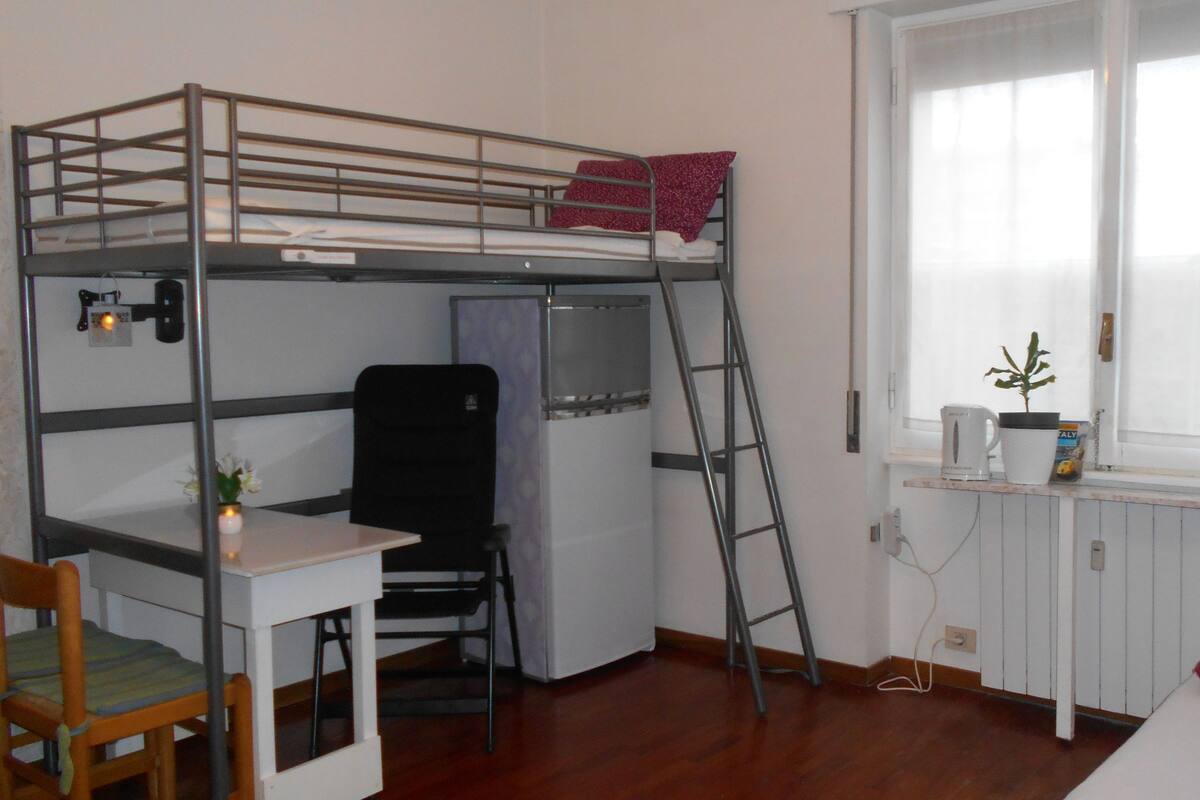 Cots/infant beds, free WiFi