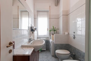 Shower, rainfall showerhead, towels