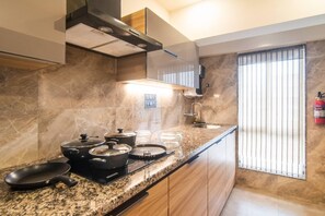 Private kitchen - Upscale 2 bedroom apartment (Mumbai)