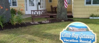 'Little Bay Getaway' Cottage near Beach & Park