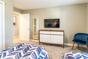 4 bedrooms, iron/ironing board, WiFi, bed sheets