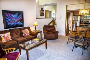 TV, DVD player - 🌄Resort Vacations at Fairfield Glade TN Beautiful 2 bedroom Villa (Fairfield Glade)