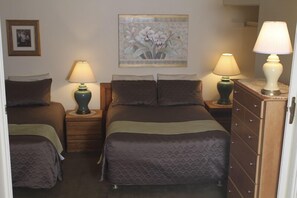 2 bedrooms, iron/ironing board, free WiFi, bed sheets