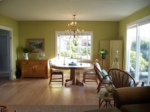 Interior - Bella Vista : Peaceful, Relaxing, and Comfortable, 30 - 60 day stays only (Tiburon)