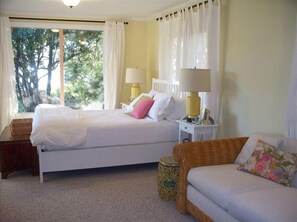 3 bedrooms, desk, iron/ironing board, travel crib - Bella Vista : Peaceful, Relaxing, and Comfortable, 30 - 60 day stays only (Tiburon)