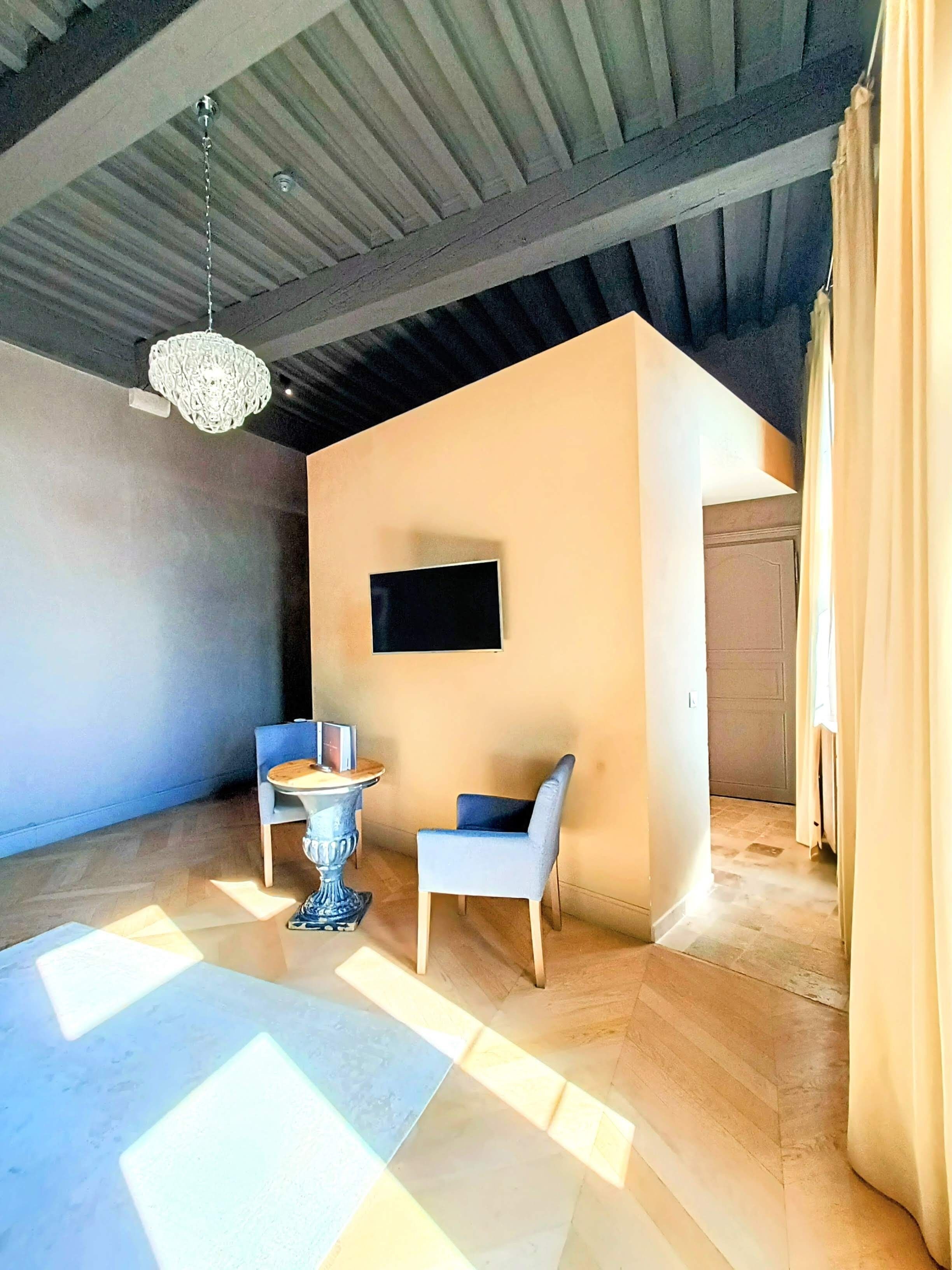 suite for 2 people | minibar, individually decorated, individually furnished, desk