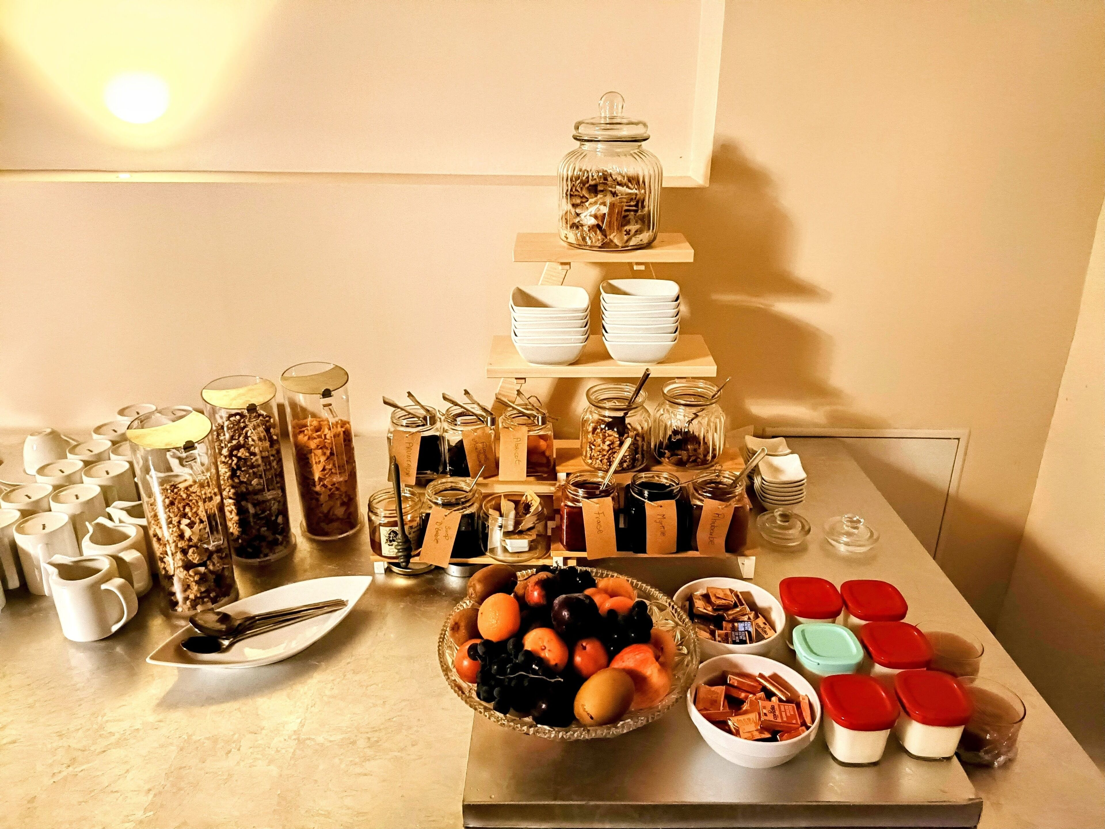 Tägliches Frühstücksbuffet (14.00 EUR pro Person)